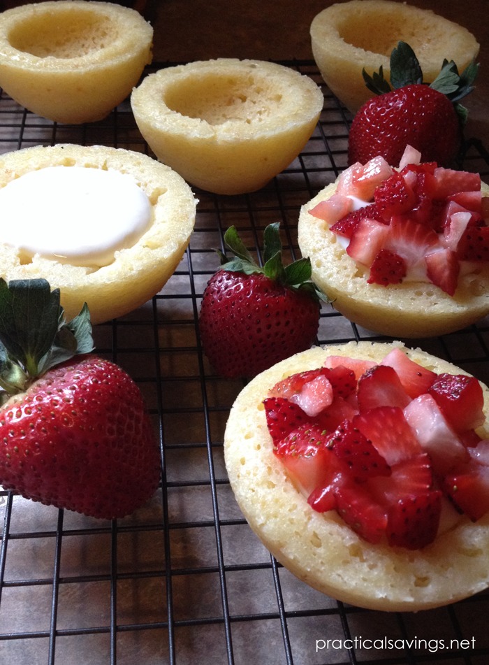 Strawberry Lemon Cakes. This simple, easy and refreshing dessert is perfect for the spring and summer. 
